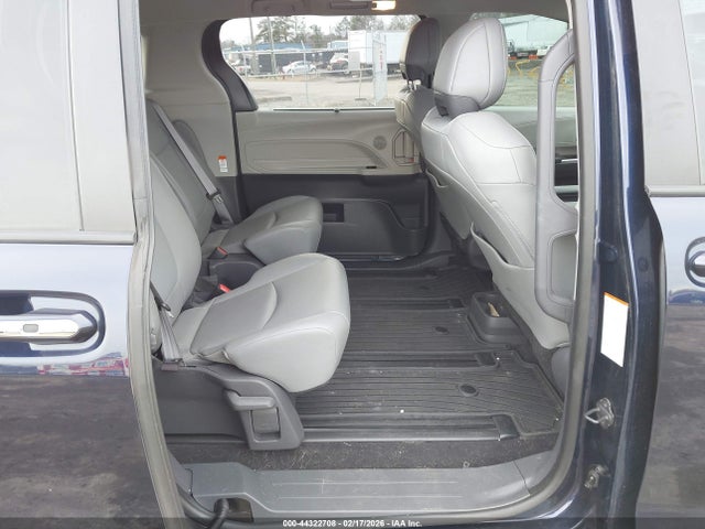 5TDJSKFC1MS022314 Toyota SIENNA XLE