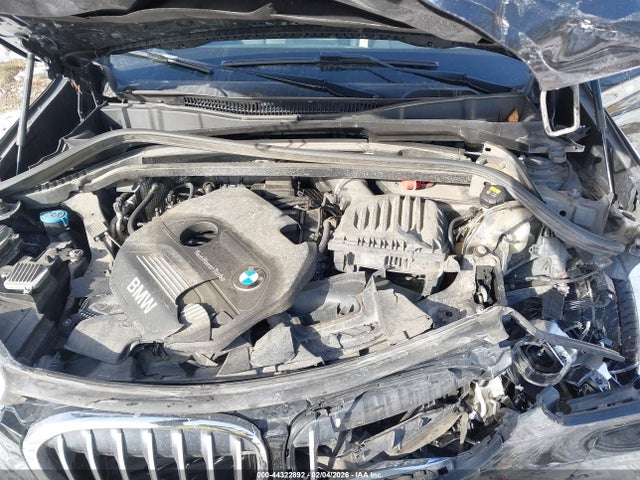 2016 BMW X1 WBXHT3C35G5E51476 Photo 9