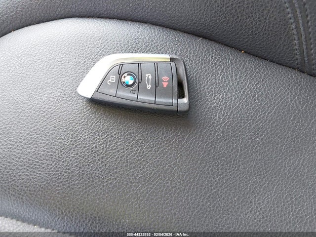 2016 BMW X1 WBXHT3C35G5E51476 Photo 10