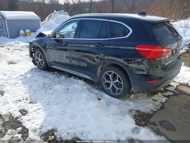 2016 BMW X1 WBXHT3C35G5E51476 Photo 2