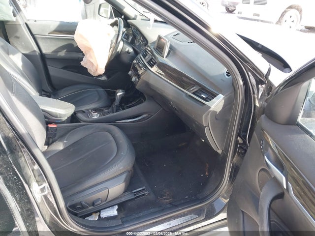2016 BMW X1 WBXHT3C35G5E51476 Photo 4