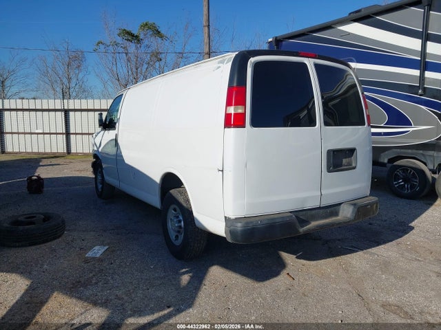2013 CHEVROLET EXPRESS 2500 1GCWGFCAXD1115606 Photo 2