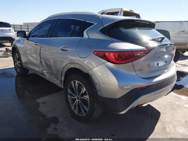 2018 INFINITI QX30 SJKCH5CR5JA059633 Photo 2