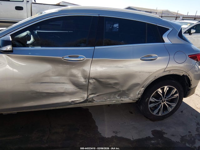 2018 INFINITI QX30 SJKCH5CR5JA059633 Photo 5
