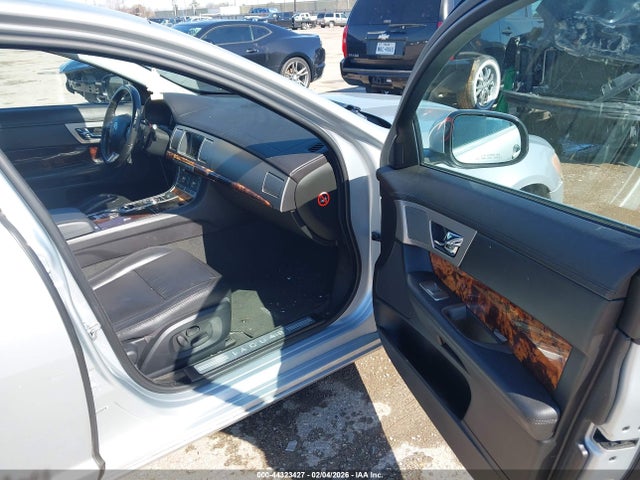 2011 JAGUAR XF SAJWA0FB6BLS12162 Photo 4