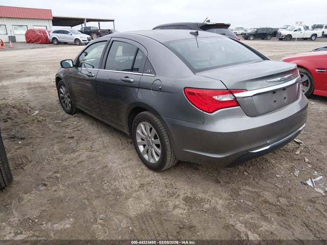 2013 CHRYSLER 200 1C3CCBBB1DN602210 Photo 2