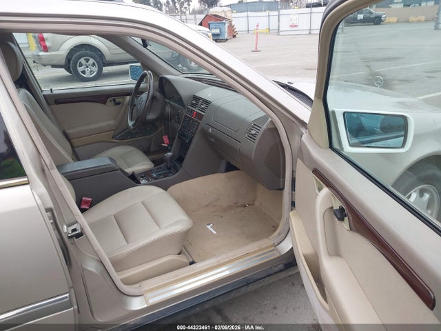 44323461 :رقم المزاد ، WDBHA22E8SF226712 vin ، 1995 Mercedes-benz C 220 مزاد بيع