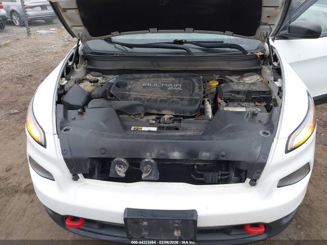 1C4PJMAB3FW678587 Jeep Cherokee Sport