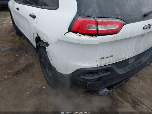 1C4PJMAB3FW678587 Jeep Cherokee Sport