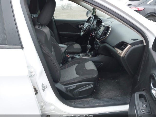 1C4PJMAB3FW678587 Jeep Cherokee Sport