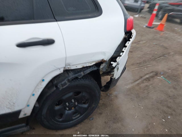 1C4PJMAB3FW678587 Jeep Cherokee Sport