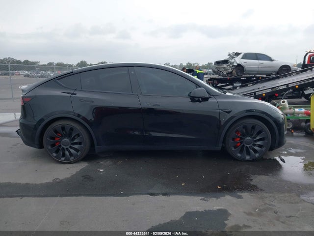7SAYGDEF3NF457819 Tesla Model Y Performance Dual Motor All-wheel Drive