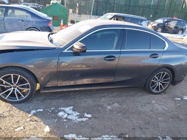 44323557 :رقم المزاد ، 3MW5R7J0XM8C01576 vin ، 2021 Bmw 330i Xdrive مزاد بيع