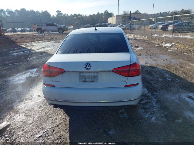 Aukcja sprzedaży 2016 Volkswagen Passat 1.8t R-line, vin: 1VWAT7A30GC047063, numer aukcji: 44323599