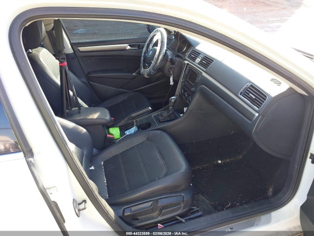 Aukcja sprzedaży 2016 Volkswagen Passat 1.8t R-line, vin: 1VWAT7A30GC047063, numer aukcji: 44323599