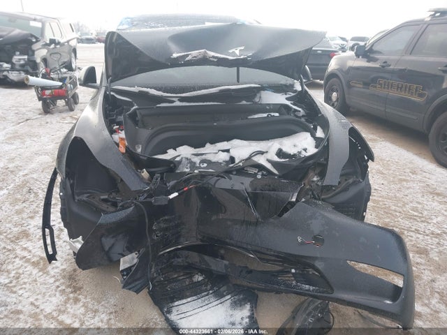 Продаж на аукціоні авто 2024 Tesla Model Y Long Range Dual Motor All-wheel Drive, vin: 7SAYGDEE1RF204639, номер лоту: 44323661