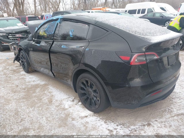 Продаж на аукціоні авто 2024 Tesla Model Y Long Range Dual Motor All-wheel Drive, vin: 7SAYGDEE1RF204639, номер лоту: 44323661