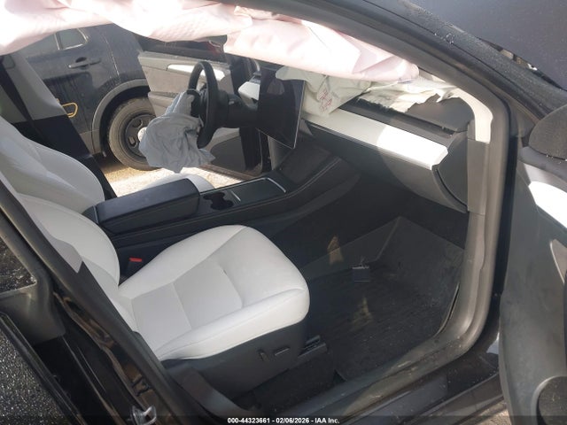 Продаж на аукціоні авто 2024 Tesla Model Y Long Range Dual Motor All-wheel Drive, vin: 7SAYGDEE1RF204639, номер лоту: 44323661