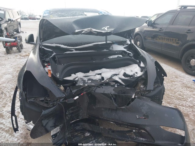 Продаж на аукціоні авто 2024 Tesla Model Y Long Range Dual Motor All-wheel Drive, vin: 7SAYGDEE1RF204639, номер лоту: 44323661