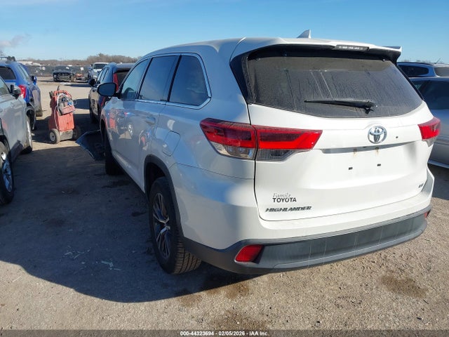 2019 TOYOTA HIGHLANDER 5TDZZRFH0KS349156 Photo 2