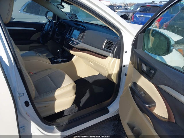 2019 TOYOTA HIGHLANDER 5TDZZRFH0KS349156 Photo 4