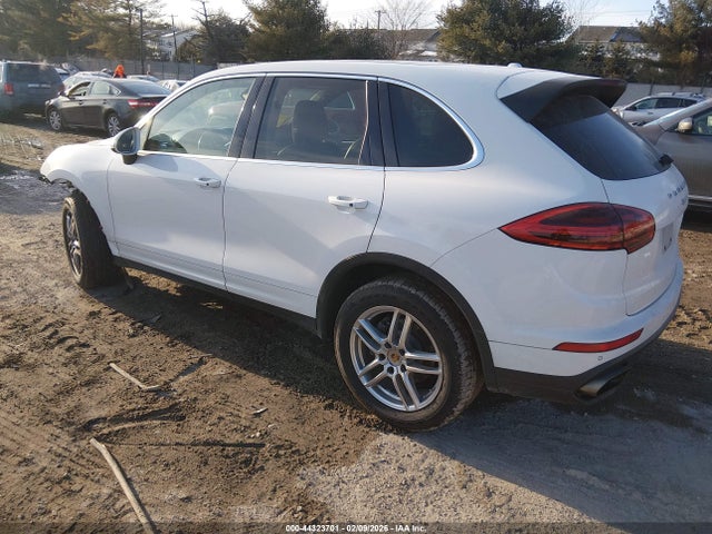2016 PORSCHE CAYENNE WP1AA2A22GKA37836 Photo 2