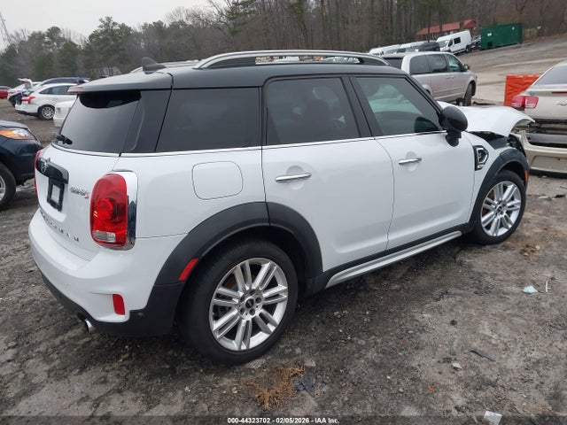 2018 MINI COUNTRYMAN WMZYT3C38J3E00313 Photo 3