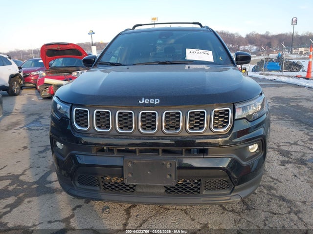 2025 Jeep Compass Latitude 4x4 მანქანა იყიდება აუქციონზე, vin: 3C4NJDBN1ST515713, აუქციონის ნომერი: 44323706