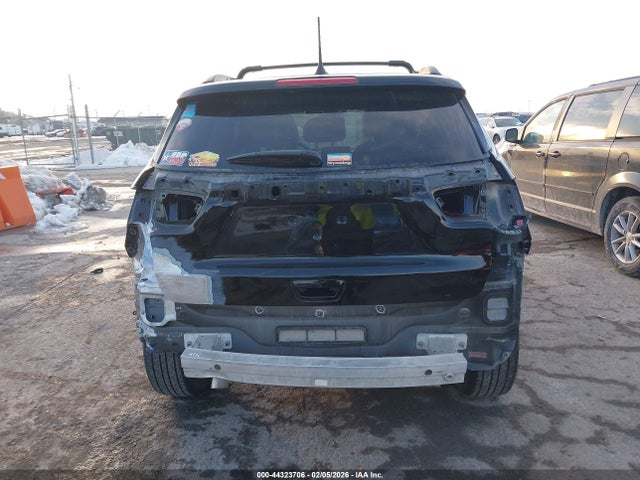2025 Jeep Compass Latitude 4x4 მანქანა იყიდება აუქციონზე, vin: 3C4NJDBN1ST515713, აუქციონის ნომერი: 44323706