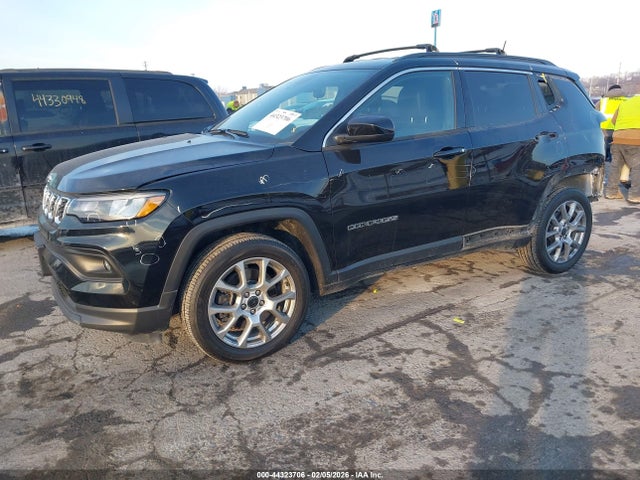 2025 Jeep Compass Latitude 4x4 მანქანა იყიდება აუქციონზე, vin: 3C4NJDBN1ST515713, აუქციონის ნომერი: 44323706