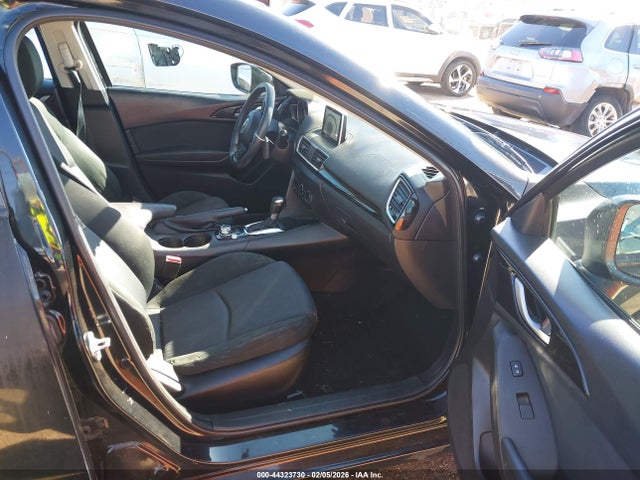 Продажа на аукционе авто 2015 Mazda Mazda3 I Sport, vin: 3MZBM1U75FM180010, номер лота: 44323730