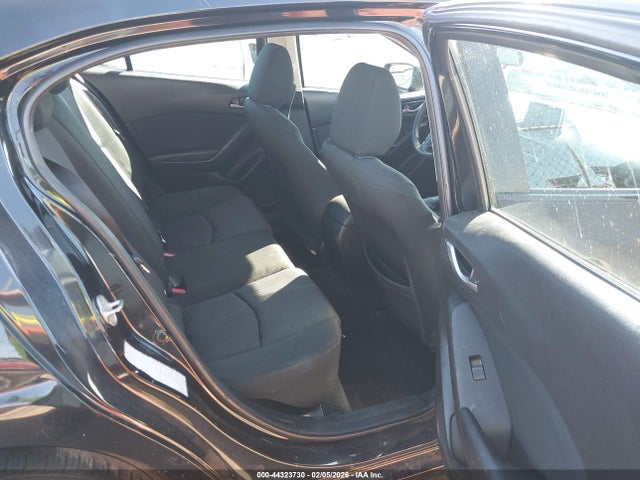 Продажа на аукционе авто 2015 Mazda Mazda3 I Sport, vin: 3MZBM1U75FM180010, номер лота: 44323730