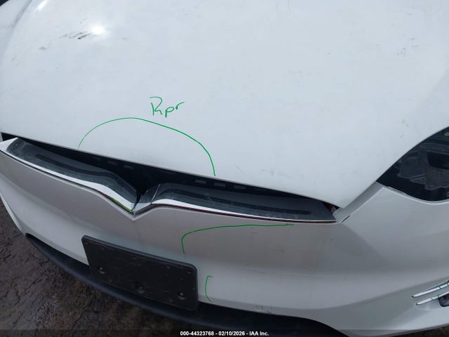 44323768 :رقم المزاد ، 5YJXCBE21HF057705 vin ، 2017 Tesla Model X 100d/75d/90d مزاد بيع