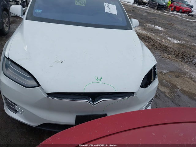 44323768 :رقم المزاد ، 5YJXCBE21HF057705 vin ، 2017 Tesla Model X 100d/75d/90d مزاد بيع