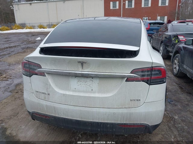 44323768 :رقم المزاد ، 5YJXCBE21HF057705 vin ، 2017 Tesla Model X 100d/75d/90d مزاد بيع
