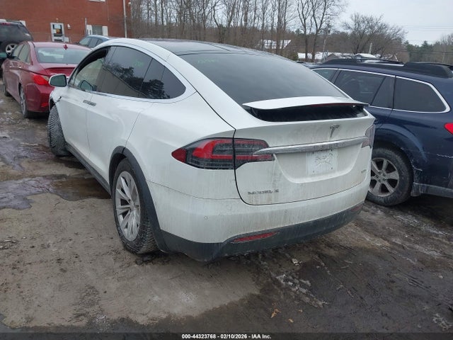 44323768 :رقم المزاد ، 5YJXCBE21HF057705 vin ، 2017 Tesla Model X 100d/75d/90d مزاد بيع