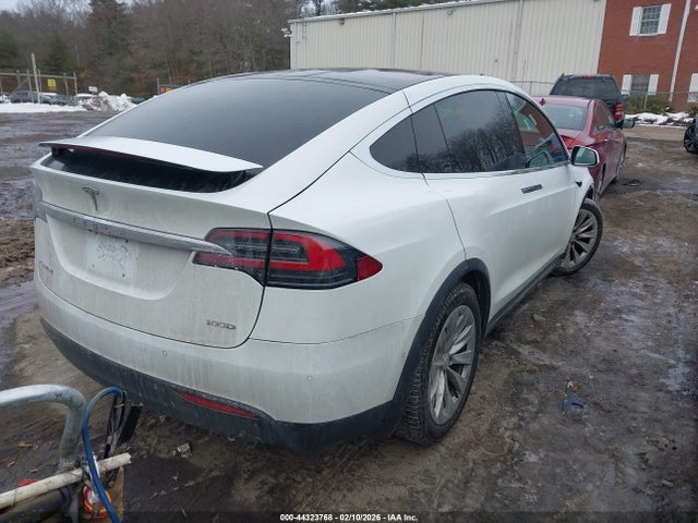 44323768 :رقم المزاد ، 5YJXCBE21HF057705 vin ، 2017 Tesla Model X 100d/75d/90d مزاد بيع