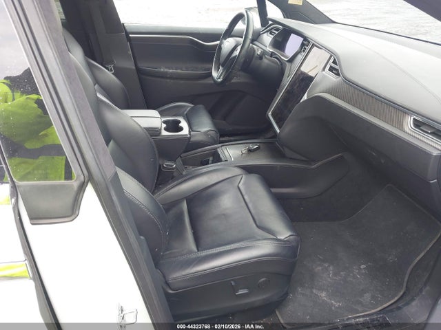 44323768 :رقم المزاد ، 5YJXCBE21HF057705 vin ، 2017 Tesla Model X 100d/75d/90d مزاد بيع
