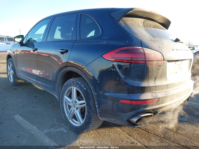 2018 PORSCHE CAYENNE WP1AA2A23JKA03752 Photo 2
