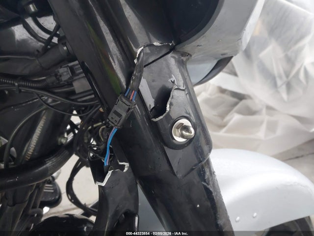 1HD1KRP16KB629012 Harley-Davidson FLHXS