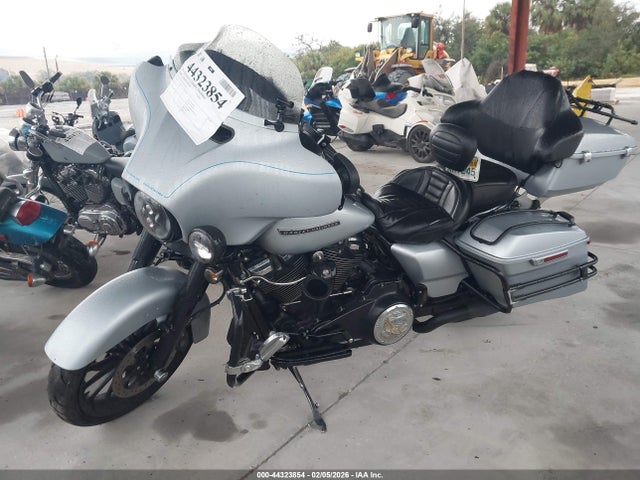 1HD1KRP16KB629012 Harley-Davidson FLHXS