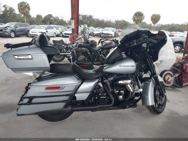 1HD1KRP16KB629012 Harley-Davidson FLHXS
