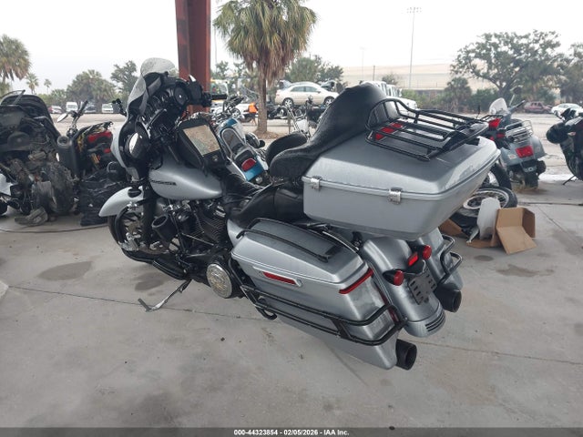 1HD1KRP16KB629012 Harley-Davidson FLHXS