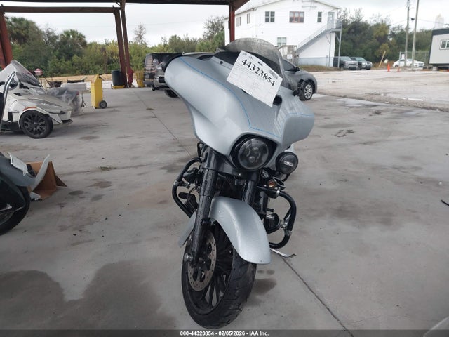 1HD1KRP16KB629012 Harley-Davidson FLHXS