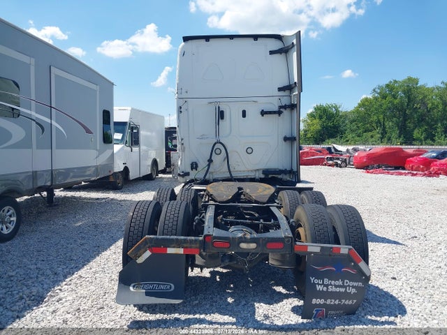 Продаж на аукціоні авто 2022 Freightliner New Cascadia 126, vin: 3AKJHHDR2NSNB2314, номер лоту: 44323906