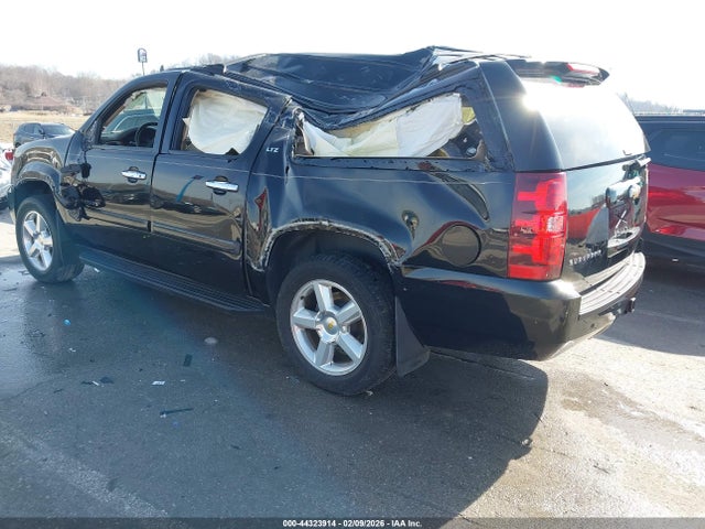 2008 CHEVROLET SUBURBAN 1500 3GNFK16328G275671 Photo 2