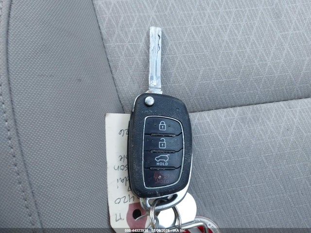 KM8J33A41HU276489 Hyundai TUCSON SE