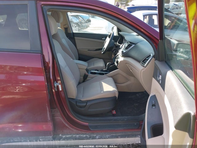 KM8J33A41HU276489 Hyundai TUCSON SE