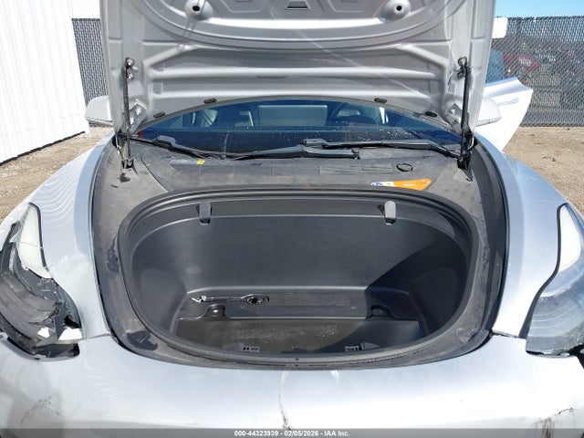 Продажа на аукционе авто 2018 Tesla Model 3 Long Range/mid Range, vin: 5YJ3E1EA4JF017909, номер лота: 44323939