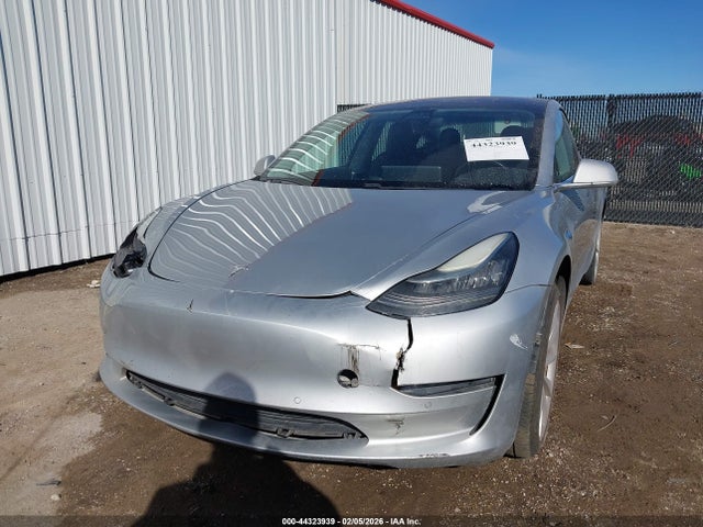 Продажа на аукционе авто 2018 Tesla Model 3 Long Range/mid Range, vin: 5YJ3E1EA4JF017909, номер лота: 44323939